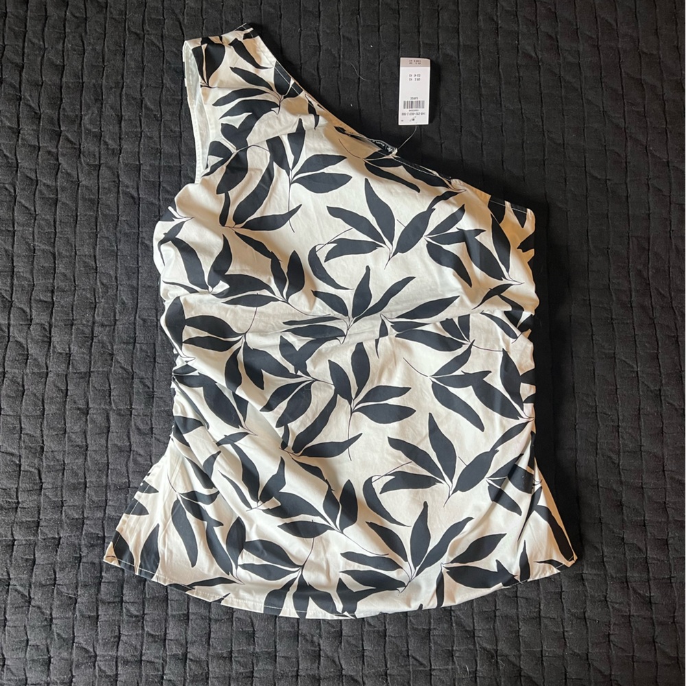 Abercrombie & Fitch Black and White One-Shoulder Blouse
